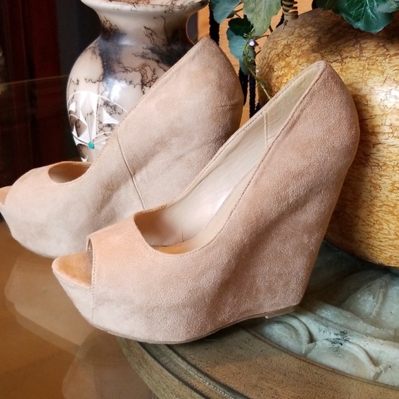 Shoes - Picture 3 of 7